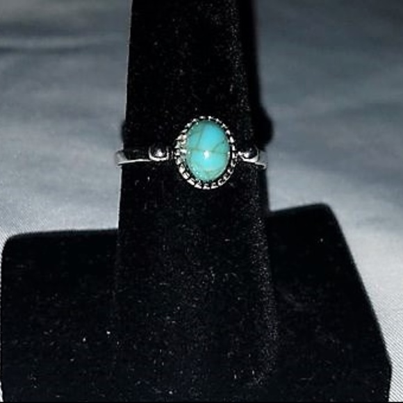 Jewelry - NWOT Women's Size 7-7.5 Silver Tone Ring